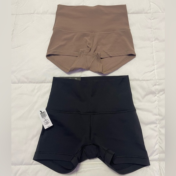 ❌SOLD❌ Tna Shorts - Picture 2 of 2